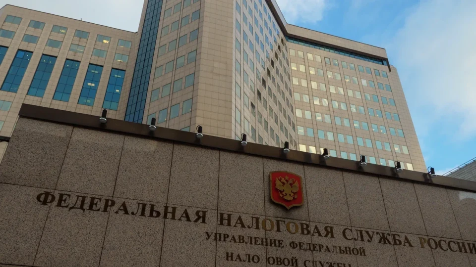 Налоговики активнее пресекают практику закрытия и повторного открытия ИП для «обнуления» лимитов по НДС. Предпринимателям грозят доначисления, пени и штрафы на фоне роста дефицита федерального бюджета.