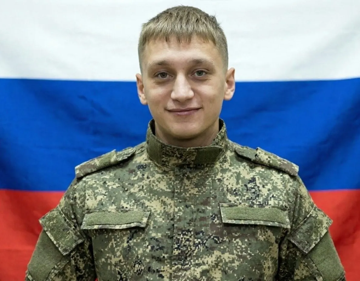 23-летний студент из Бурятии заключил контракт с Минобороны в январе 2026 года, прошёл обучение оператора БПЛА и погиб 6 апреля — первый подтверждённый случай среди студентов, завербованных в новый род войск.