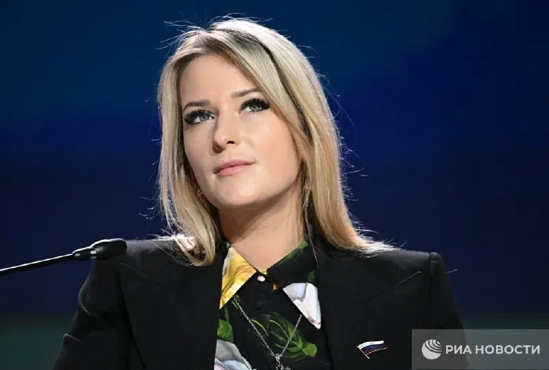 37-летняя Яна Лантратова прославилась активной доносительской практикой и работе в партийных структурах. Политологи считают её назначение симптомом дальнейшего ослабления института омбудсмена.