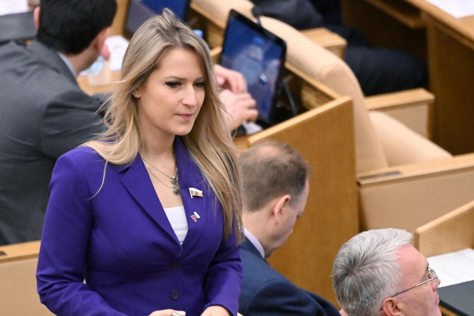 Нижняя палата парламента утвердила кандидатуру Яны Лантратовой: она сменит Татьяну Москалькову. За назначение проголосовали 301 депутат. Новая омбудсмен известна консервативной повесткой и поддержкой военных действий.