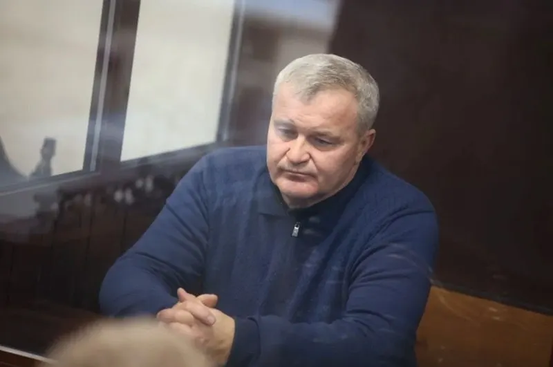 В Ленинск‑Кузнецком городском суде экс-председателя правительства Кузбасса Вячеслава Телегина признали виновным в мошенничестве в особо крупном размере — ему назначили 12 лет лишения свободы и штраф 4,8 млн рублей. По делу фигурируют более 72 млн рублей ущерба.