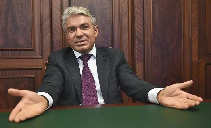 По словам заместителя министра юстиции Олега Свиридененко, лишь 4% лиц и организаций из реестра 2025 года получали деньги из-за рубежа. Закон был расширен: теперь в реестр могут вносить и по «иным формам влияния», даже при отсутствии доказанного иностранного финансирования.