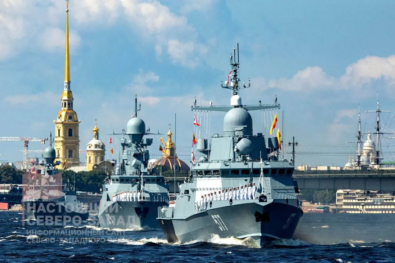 В Санкт-Петербурге не будут проводить главный военно-морской парад ко Дню ВМФ — решение, по данным Минобороны, связано с общей обстановкой. Праздник пройдёт 26 июля.