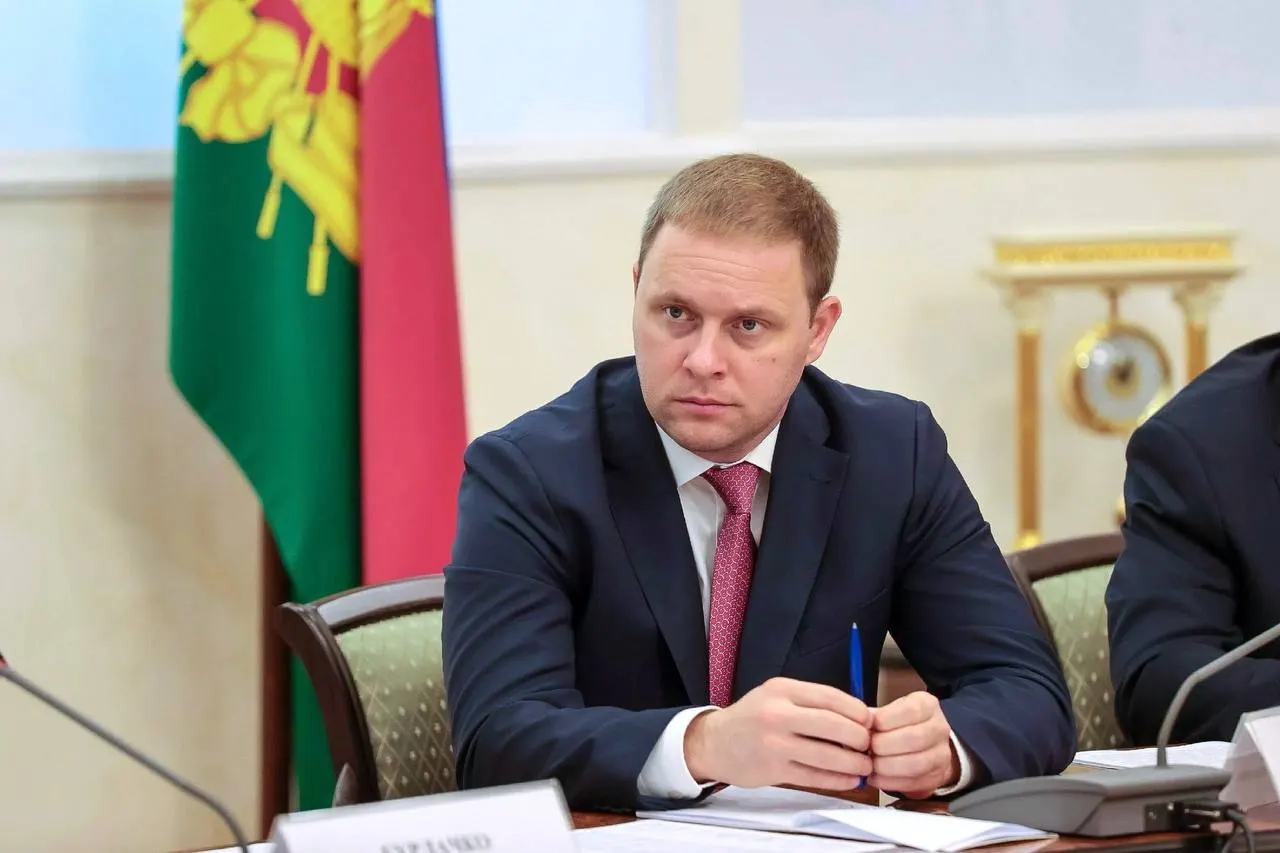 Швец, ранее возглавлявший Анапу, стал руководителем госкорпорации «Туризм РФ». Ранее он более десяти лет занимал руководящие должности в органах власти Краснодарского края и курировал вопросы инвестиций, цифровизации и развития туризма.