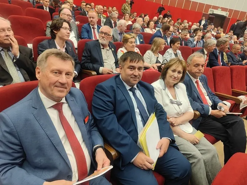 КПРФ сформировала региональную группу на выборы в Госдуму‑2026: первым номером стал экс‑мэр Новосибирска Анатолий Локоть. В список вошли представители Новосибирска, Кемеровской области и Новокузнецка.