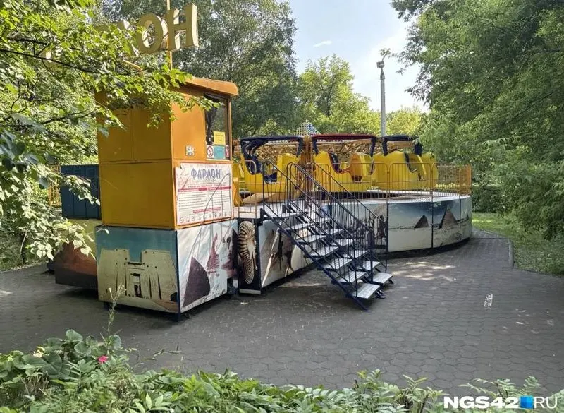 В парке имени Гагарина популярный аттракцион «Фараон» дал сбой из‑за скачка напряжения. Никто не пострадал — сработала страховка; похожий инцидент отмечали и в прошлом году.