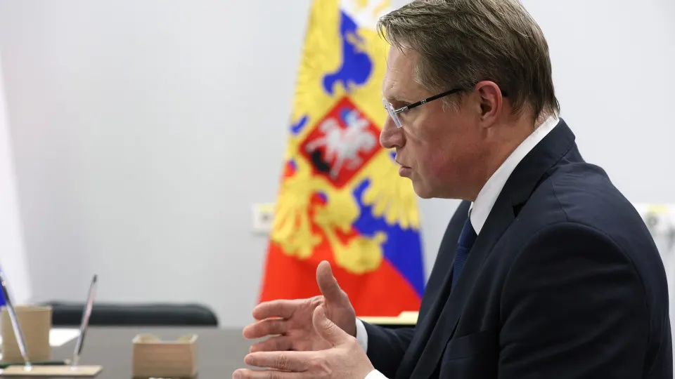 Министр здравоохранения заявил, что большинство ординаторов готовят по целевым контрактам для конкретных медицинских организаций; приём в медицинские программы вырос, действует закон об обязательной отработке выпускников.