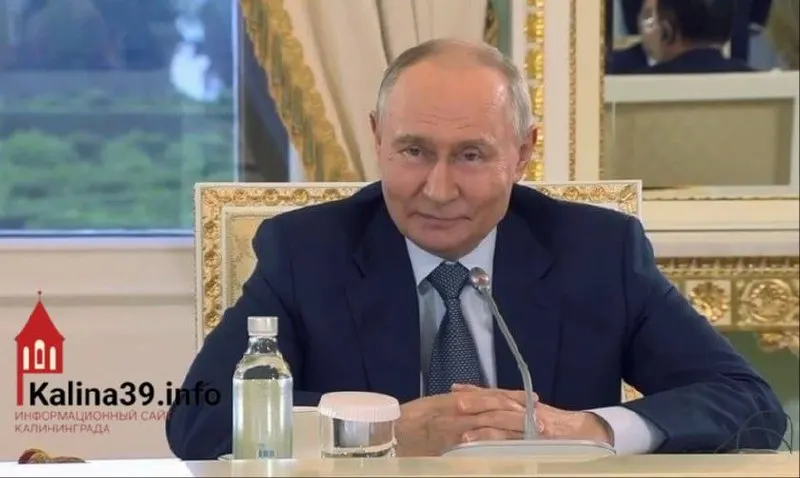 На ПМЭФ президент отметил, что реальные доходы выросли более чем на 28%, а зарплаты — свыше 25%. При этом жители отмечают одновременный рост цен на продукты, топливо, ЖКУ и жильё.