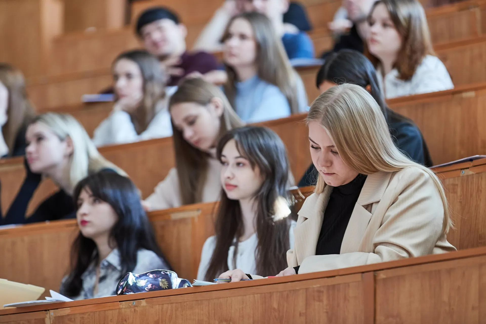 В ведомстве пересмотрели порядок целевого обучения в вузах: вместо штрафов вводится обязанность возмещать расходы, а нарушение условий контракта теперь может повлечь немедленное отчисление.