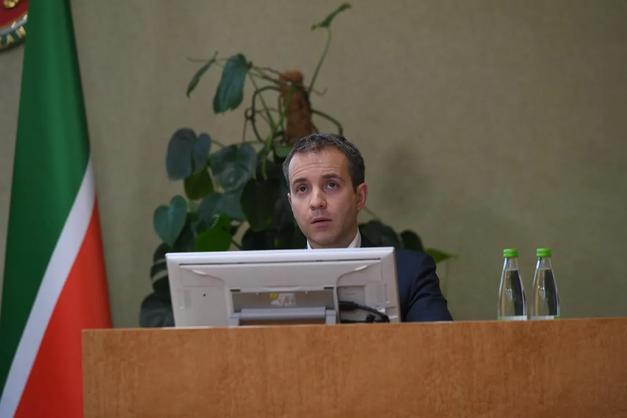 По делу финансовой пирамиды Finiko арестован заочно Николай Никифоров — ранее возглавлявший Минсвязи РФ и РТ. Местонахождение фигуранта официально неизвестно; в последние годы он проживал в Эмиратах, а в России появлялся с визитами.