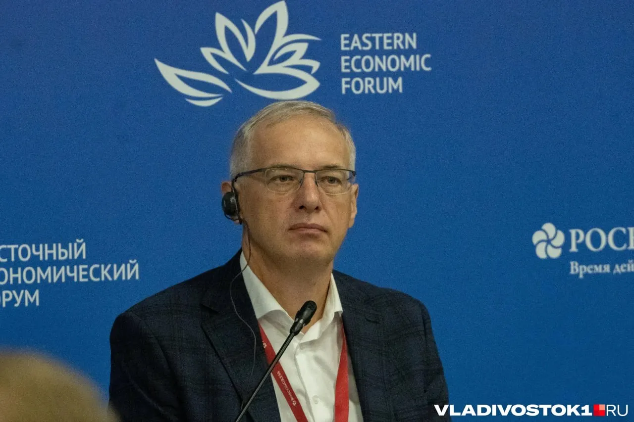 Глава группы компаний DNS Дмитрий Алексеев позитивно отнесся к назначениям: Олег Кожемяко — полпред на Дальнем Востоке, Константин Шестаков — врио губернатора Владивостока. Он отметил широкий управленческий опыт кандидатов и готовность работать с проблемами региона.