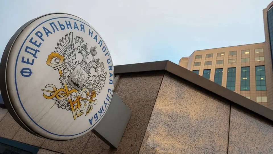 Ужесточение налоговой политики для малого бизнеса, задуманное как способ увеличить доходы бюджета на фоне военных расходов, привело к обратному результату: в первом квартале 2026 года сборы по специальным режимам налогообложения снизились более чем на пятую часть, тогда как дефицит федерального бюджета стремительно растет.