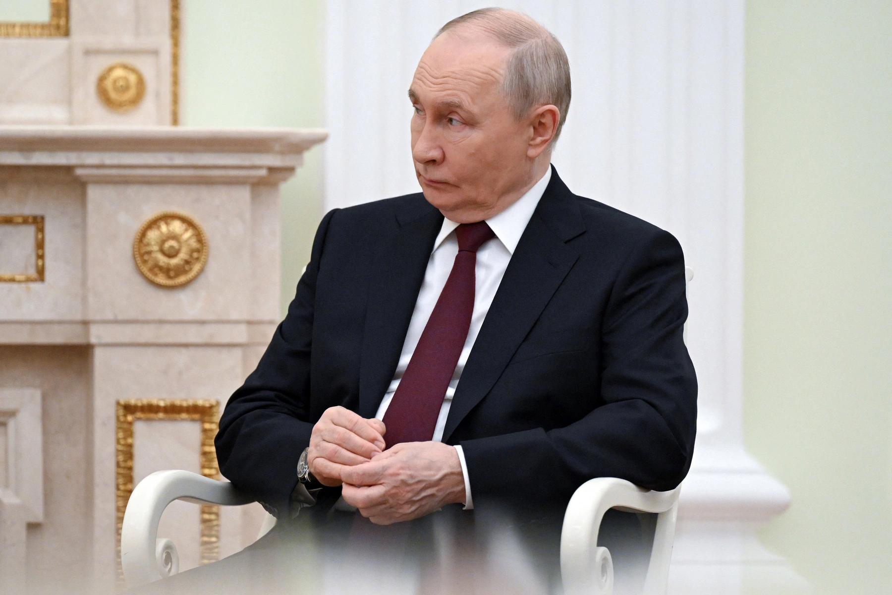 Мониторинг показал сотни однотипных комментариев провластных аккаунтов во «ВКонтакте», оправдывающих устойчивое снижение рейтинга Владимира Путина и поддерживающих ограничения в интернете накануне выборов в Госдуму.