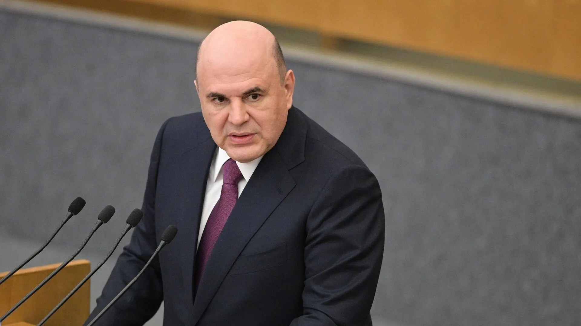 Ассоциация компаний электронной торговли высказалась против одномоментного введения полного НДС на импорт и поддержала поэтапный вариант, чтобы не спровоцировать уход покупателей в серые каналы и падение выручки российских продавцов.