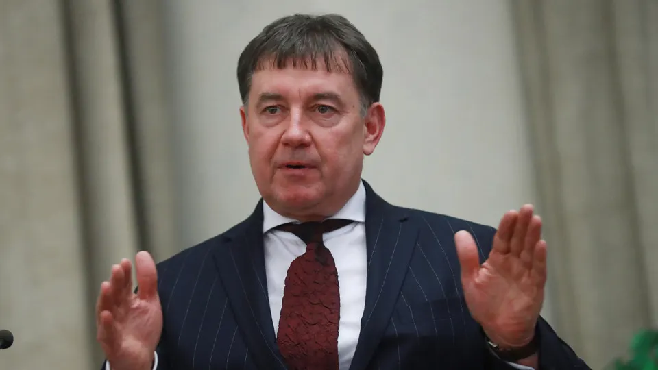 Мосгорсуд не удовлетворил жалобу Виктора Момотова и оставил в силе решение о национализации его недвижимости и сети отелей Marton на 9 млрд рублей. Генпрокуратура связывает происхождение активов с коррупцией, криминальными связями и использованием гостиниц для проституции с участием несовершеннолетних.