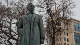 Президент России Владимир Путин присвоил Академии ФСБ почетное наименование в честь Феликса Дзержинского, основателя ВЧК и организатора красного террора. Решение подано как признание заслуг академии и «вклада Дзержинского в обеспечение государственной безопасности».