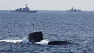 Правительство Японии радикально пересмотрело послевоенную политику самообороны и разрешило экспорт летальных видов вооружений. Новая доктрина открывает для Токио путь на мировой рынок оружия, усиливает сотрудничество с союзниками и допускает исключительные поставки в зоны конфликтов, включая Украину.