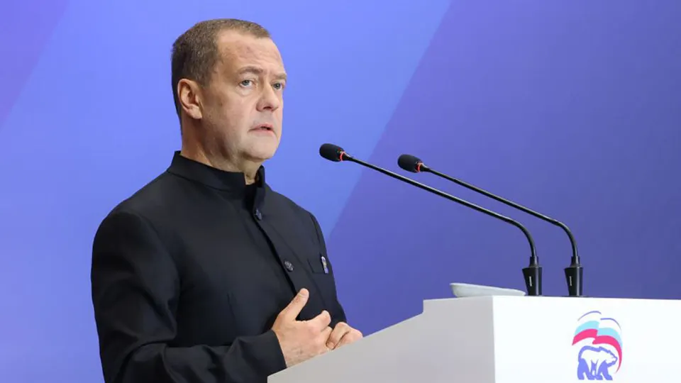 Заместитель председателя Совета безопасности Дмитрий Медведев предупредил о реальной возможности ядерного апокалипсиса и призвал быть готовыми на фоне истечения СНВ‑III и нарастания ядерной конкуренции между державами.