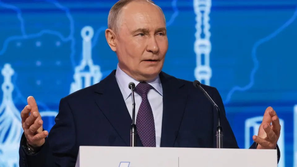 После серии блокировок и принятия закона о праве спецслужб отключать связь популярность власти упала до минимумов. Президент попросил законодателей воздержаться от новых ограничений, отмечая, что постоянные запреты тормозят развитие.