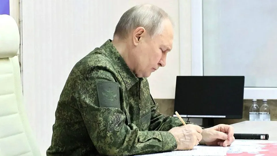 Европейские чиновники отмечают, что ухудшение ситуации в Украине, экономические трудности России и новые законодательные полномочия дают Москве стимулы для провокаций и возможной эскалации конфликта у границ НАТО в ближайший год.