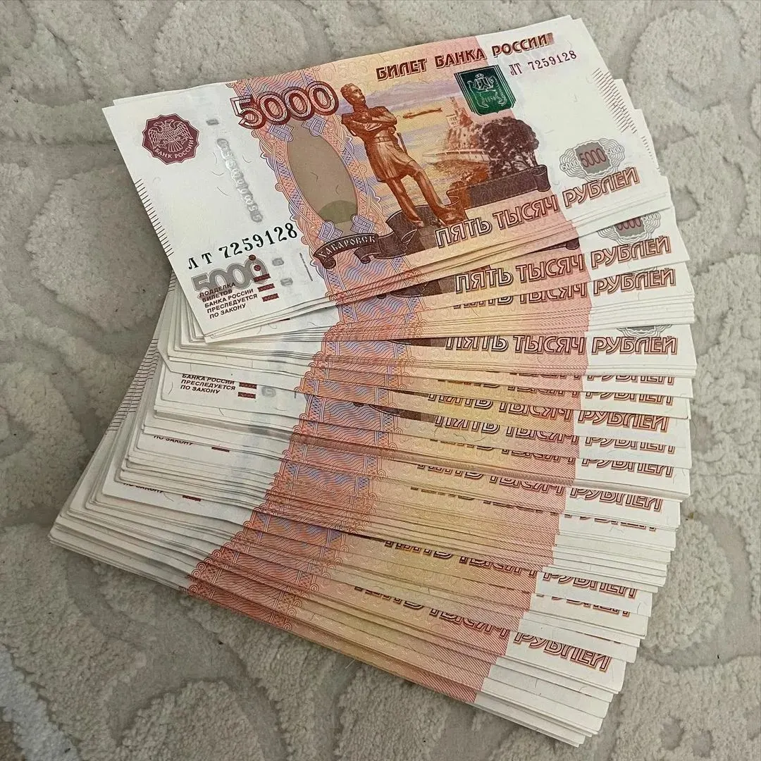 Депутаты предлагают внести в Трудовой кодекс норму о ежегодной выплате 13-й зарплаты, приуроченной к 1 мая и не ниже среднего заработка работника, чтобы поддержать реальные доходы населения.
