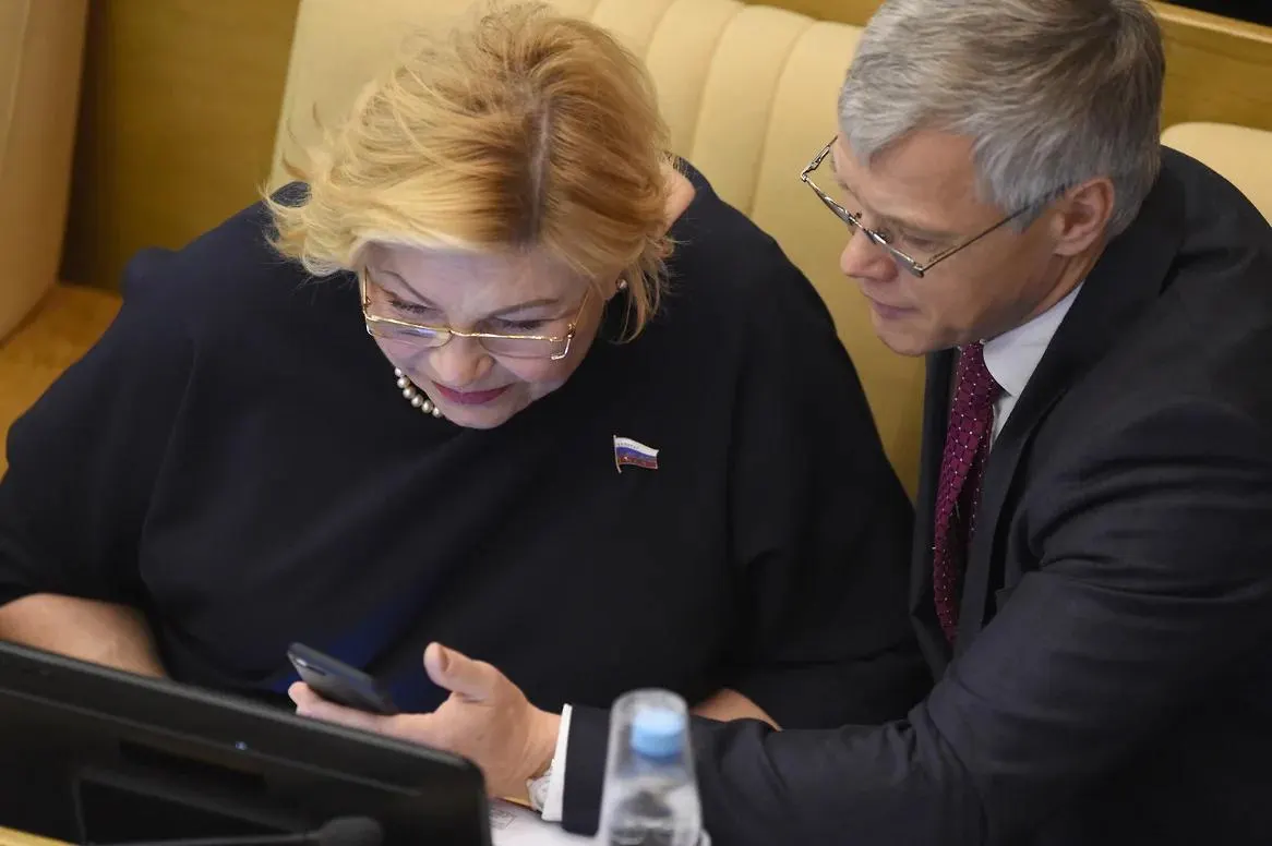 Депутат от Челябинской области Валерий Гартунг вместе с коллегой проголосовал против обращения Госдумы по удару по Старобельску; спикер назвал это техническим сбоем, а дискуссия в Думе переросла в политические обвинения и призывы к ударам по объектам в Украине.