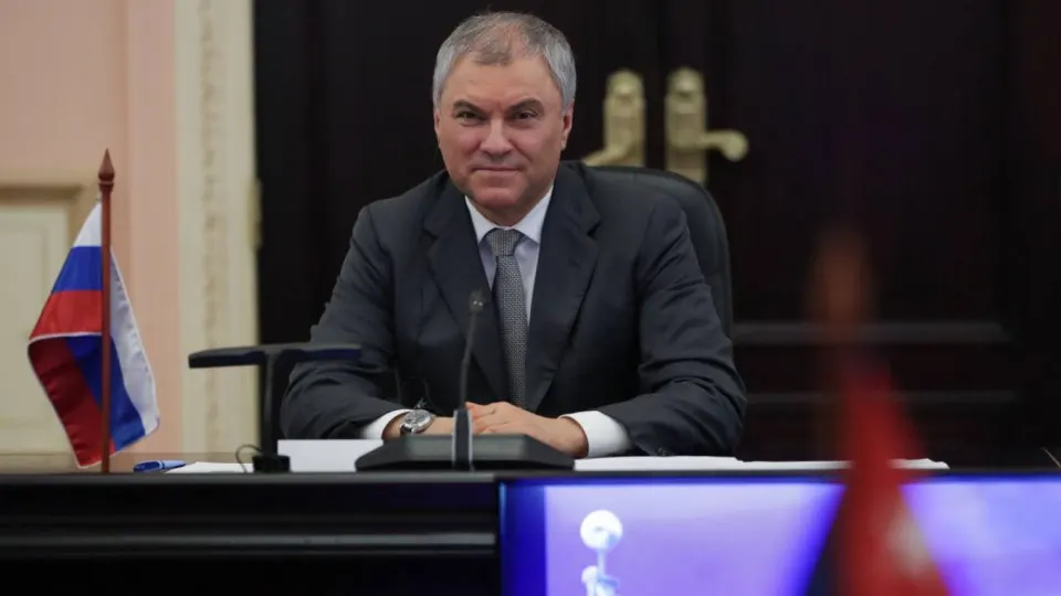 Председатель Госдумы заявил, что использование западного оружия и спутниковых технологий для ударов по гражданским объектам может вынудить Россию применить «оружие, которое не оставит следа». Заявление последовало за атакой на Старобельск и серией ударов по Киеву.