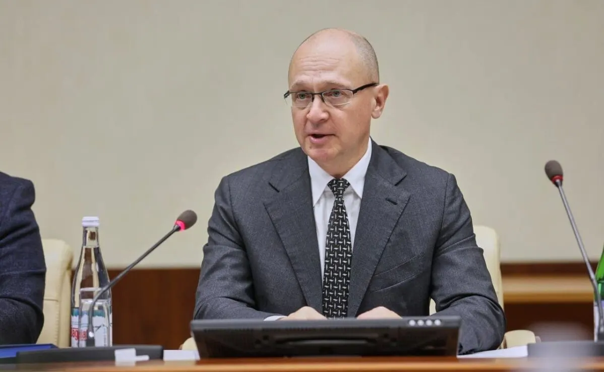 В российской власти усиливается раскол: команда Кириенко делает ставку на политтехнологии, спецслужбы — на жёсткий контроль. Признаком раскола стала смена позиции прокремлёвского блогера Ильи Ремесла и последовавшая за этим история с госпитализацией и освобождением.