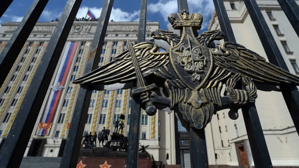 В проекте приказа Минобороны предлагается получать в распоряжение акции, землю, технику и производственные базы национализированных предприятий стройсектора, чтобы ускорить выполнение гособоронзаказа без этапов продажи и перераспределения через Росимущество.