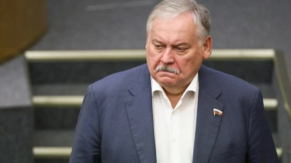 Первый зампред комитета Госдумы по делам СНГ Константин Затулин заявил, что Латвия и Эстония нарушили обещания при выходе из СССР, введя статус «неграждан» и создавая сложности для русскоязычного населения. Это заявление прозвучало на фоне законопроекта о допуске применения войск для защиты россиян за рубежом и оценок разведок о риске эскалации.
