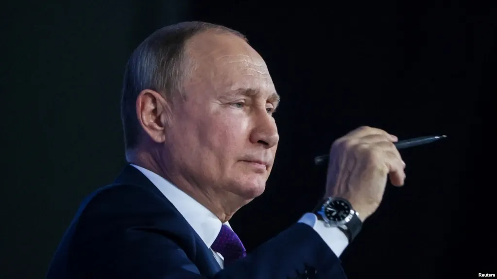 На совещании по поддержке русского языка президент предложил выделить в университетах отдельные факультеты русского языка и анонсировал разработку учебного модуля «Русский язык как государственный».