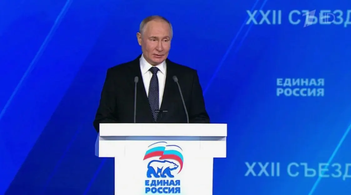 Пресс‑секретарь Кремля не исключил появление президента на съезде, где будут выдвигать кандидатов в Госдуму; его выступление может повысить поддержку партии, которой сейчас не хватает голосов.