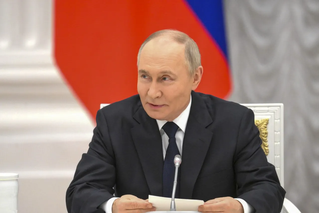 Во время общения с журналистами президент заявил, что у РФ имеются возможности ответить на любые посягательства на базы в Калининградской области. Комментарий последовал после слов министра иностранных дел Литвы о якобы наличных у Прибалтики средствах для поражения российских ПВО.