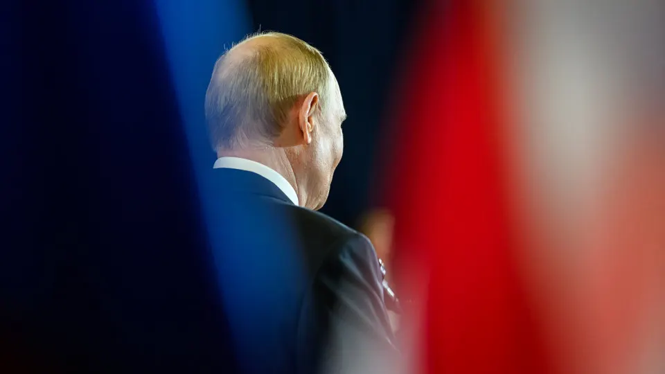 «Открытый» рейтинг опустился до 29,5% и с апреля не публиковался; при этом рейтинг одобрения остаётся выше 65%, хотя демонстрирует снижение.