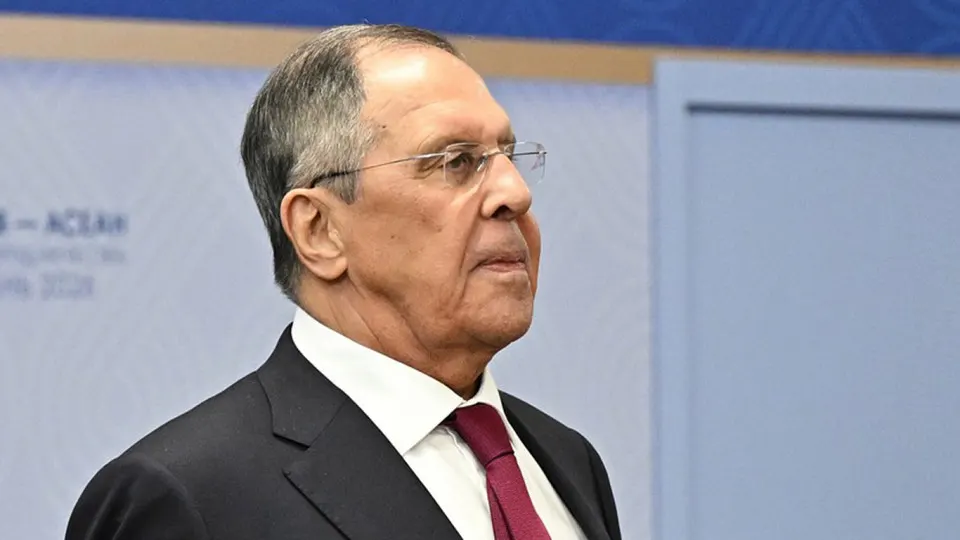 После самой масштабной с начала войны ночной атаки беспилотников на Москву российские власти пообещали регулярно проводить групповые удары по объектам, от которых зависит боеспособность ВСУ. В столичном регионе произошли пожары, были временные сбои в работе аэропортов и заметны последствия выпадения продуктов горения.