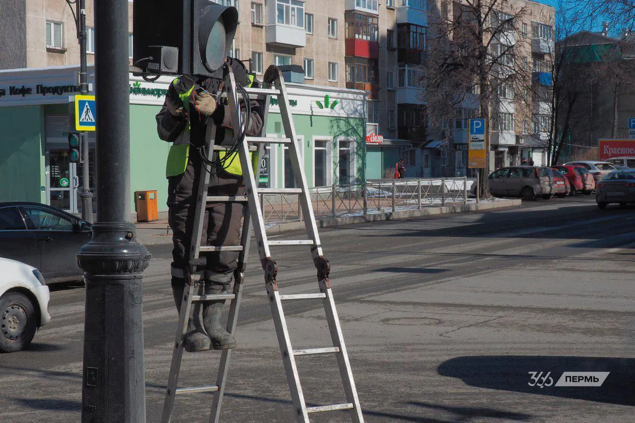 Коротко: приговор боксёру, отказ депутатов повысить компенсацию на ЖКХ, масштабная атака беспилотников по Москве, выплаты за призыв добровольцев и скандал с сгенерированным изображением отчёта чиновников.