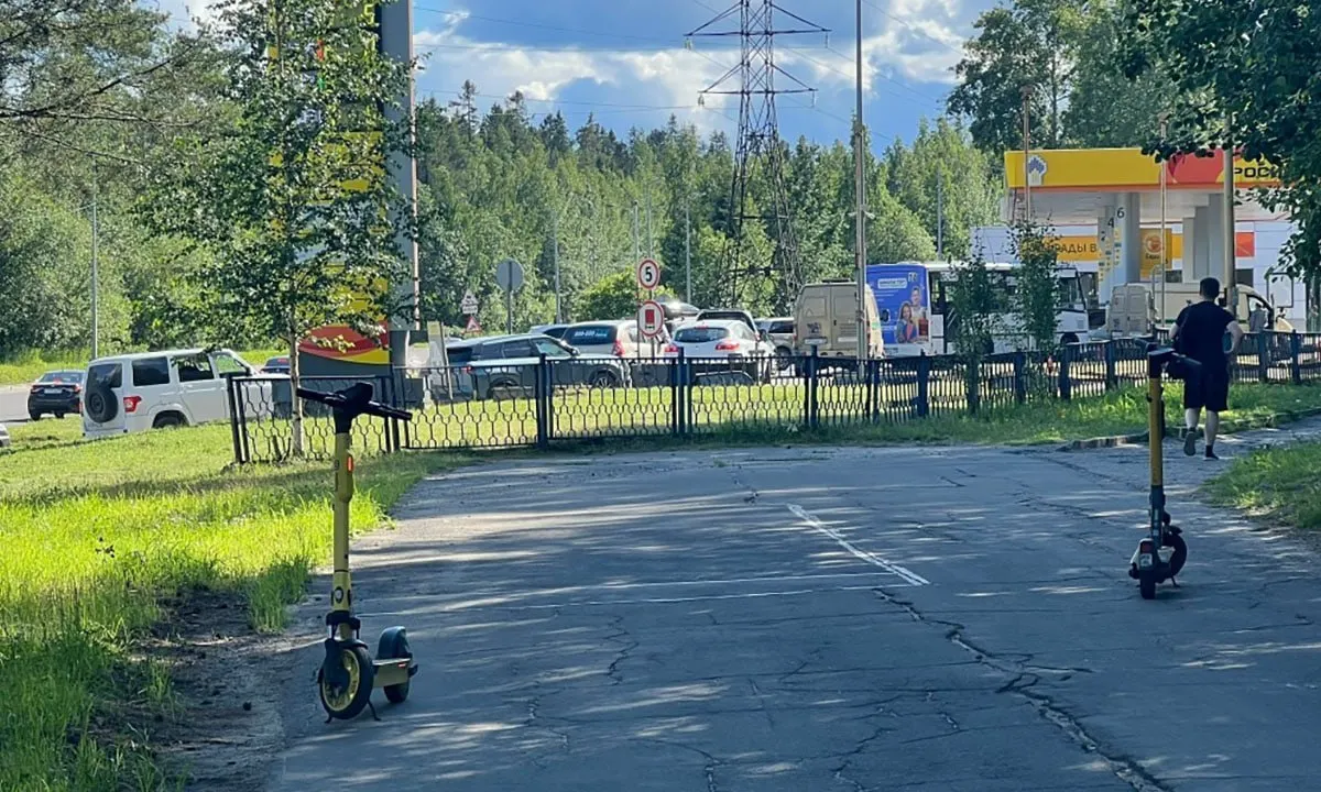 В ряде регионов сохраняются очереди и ограничения на продажу бензина и дизтоплива: азс вводят лимиты, а на отдельных станциях горючего нет вовсе.