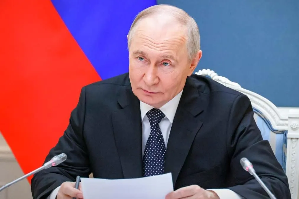 Указ, опубликованный на официальном портале правовой информации, вступил в силу 1 июня 2026 года и позволяет приостанавливать выплаты по депозитам иностранцев из стран, признанных «недружественными», расширяя меры, введённые в марте 2022 года.