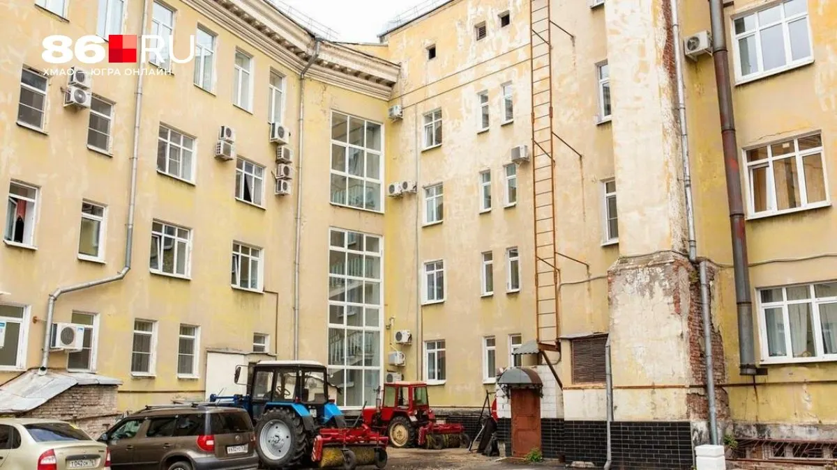 Вопрос о правомерности обустройства парковки во дворе многоэтажного дома решается на общедомовом собрании собственников жилья, разъяснили в Госдуме.