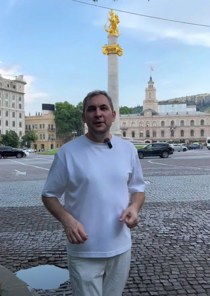 Автора крупного русскоязычного блога о Грузии, ранее сотрудничавшего с оппозиционными организациями, внесли в реестр Росфинмониторинга. У блогера более 115 тысяч подписчиков в Telegram; официальных комментариев пока нет.