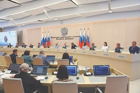 В проекте постановления Центризбиркома, которое планируется принять 20 июля, заложено исключение ряда кандидатов из партийного списка «Яблока» по статье о «экстремизме». Если из списка выбывает четверть выдвиженцев, партия снимается с выборов. В ряде регионов уже идут штрафы и задержания кандидатов.