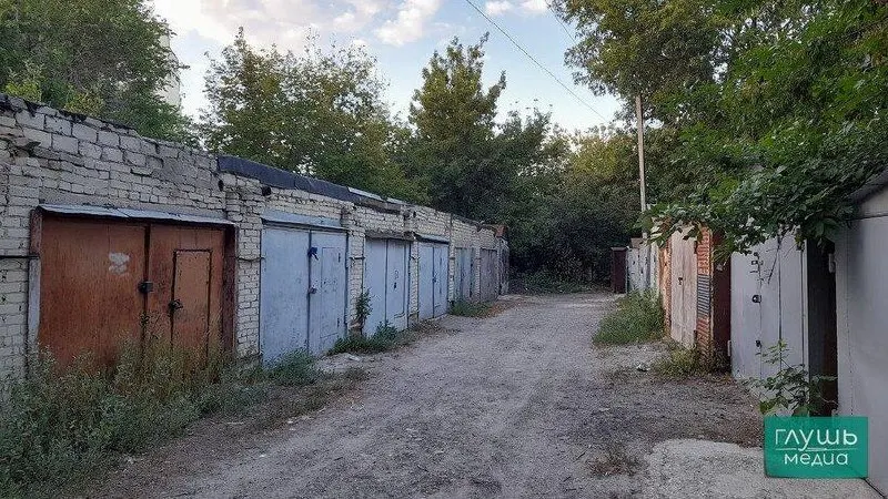 Срок упрощённого оформления земель под гаражами и самих гаражей был продлён с 1 сентября 2026 года до 1 сентября 2031 года. За время действия амнистии уже зарегистрировали 746 тысяч объектов, планируется оформить ещё около полумиллиона гаражей.
