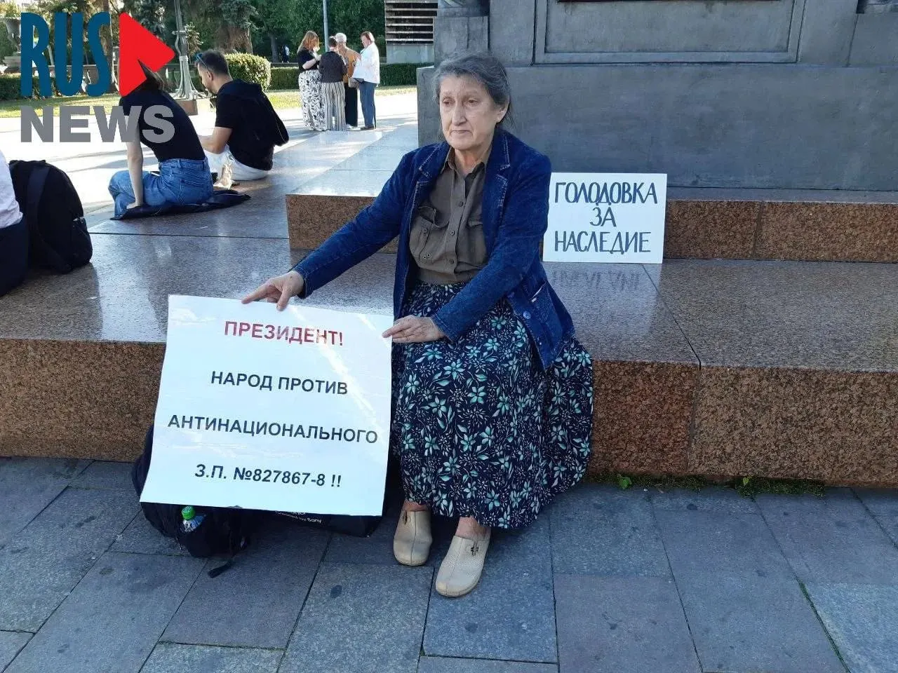 Председателя новосибирского отделения ВООПИК Наталью Шамину, объявившую голодовку в Москве у памятника Кириллу и Мефодию, после задержания увезли в психиатрическую больницу. Ещё одна активистка провела пикет и голодовку в Новосибирске. Всероссийское общество охраны памятников предупреждает о рисках закона, который лишает объекты культурного наследия охранного статуса.