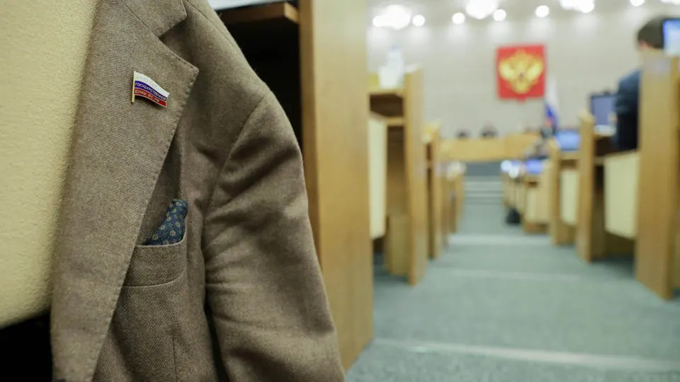 Кабинет министров поддержал инициативу, которая снимет с региональных парламентариев наказание за отсутствие или несвоевременную подачу деклараций о доходах. Поправки, внесённые думой Ставропольского края 19 марта, предлагают исключить ряд санкций и изменить требования декларирования.