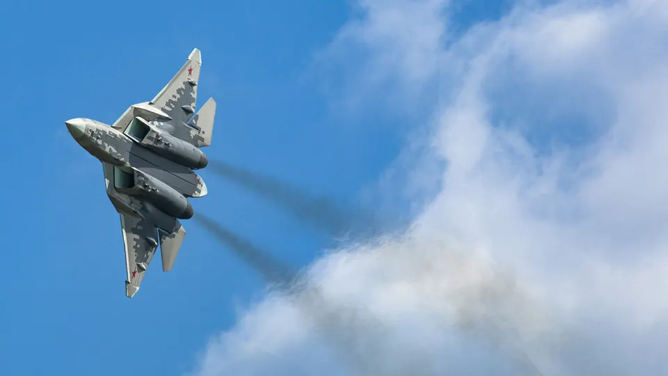 Минпромторг потребовал с АО «Авиационная и морская электроника» перечислить 257,1 млн рублей неустойки по госконтракту «Дисплей-И7». Третий этап работ должен был быть завершён не позднее 20 ноября 2019 года, к 26 мая 2026-го он не выполнен — просрочка составила шесть с половиной лет.