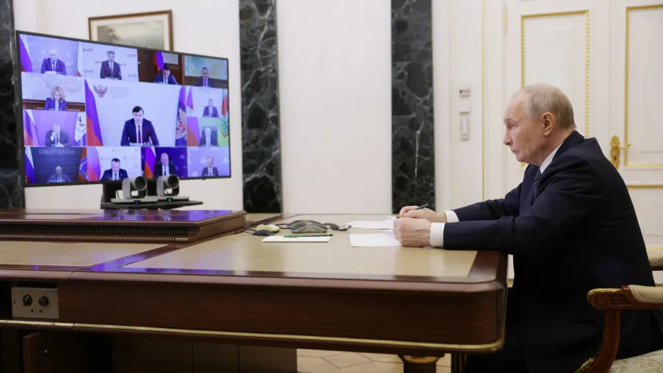 Президент одобрил предложение губернатора Забайкалья о создании сети небольших нефтеперерабатывающих заводов на фоне падения переработки нефти и перебоев с поставками топлива.