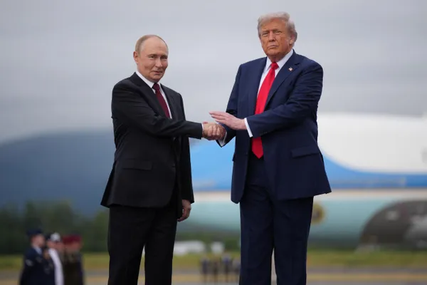 По данным информированных источников, на саммите НАТО 7–8 июля Дональд Трамп намерен провести встречу с Владимиром Зеленским, а затем созвониться с Владимиром Путиным; американские спецпосланники продолжат посреднические усилия по прекращению войны.