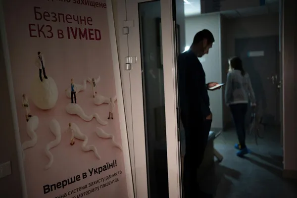 Депутаты приняли поправки в закон «О ветеранах»: после вступления в силу процедуры вспомогательных репродуктивных технологий, включая ЭКО, станут бесплатными для жен участников и инвалидов боевых действий, а также для вдов участников войны при соблюдении условий.