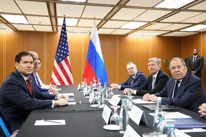 Глава МИД РФ Сергей Лавров провёл встречу с госсекретарем США Марко Рубио: обсуждались урегулирование украинского конфликта, соблюдение договорённостей Анкориджа, ситуация на линии соприкосновения, а также возобновление контактов между «Роскосмосом» и НАСА и нормализация работы дипмиссий.