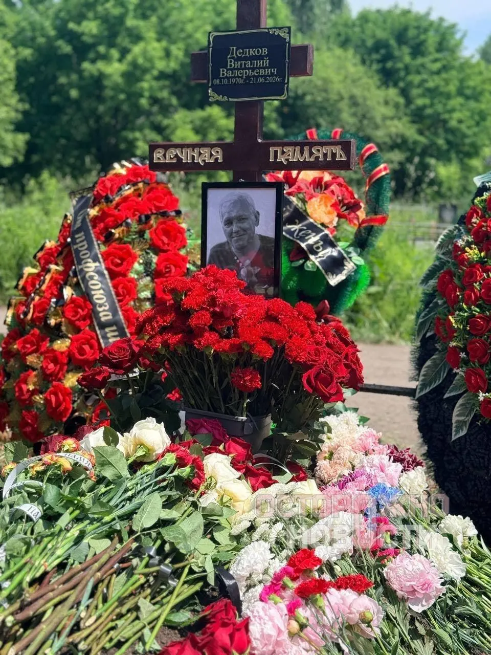 Семье рабочего шахты «Юбилейная» в Новокузнецке отказали в компенсациях: комиссия сочла смерть не связанной с производством, дочь требует проверки и обратилась в надзорные органы.